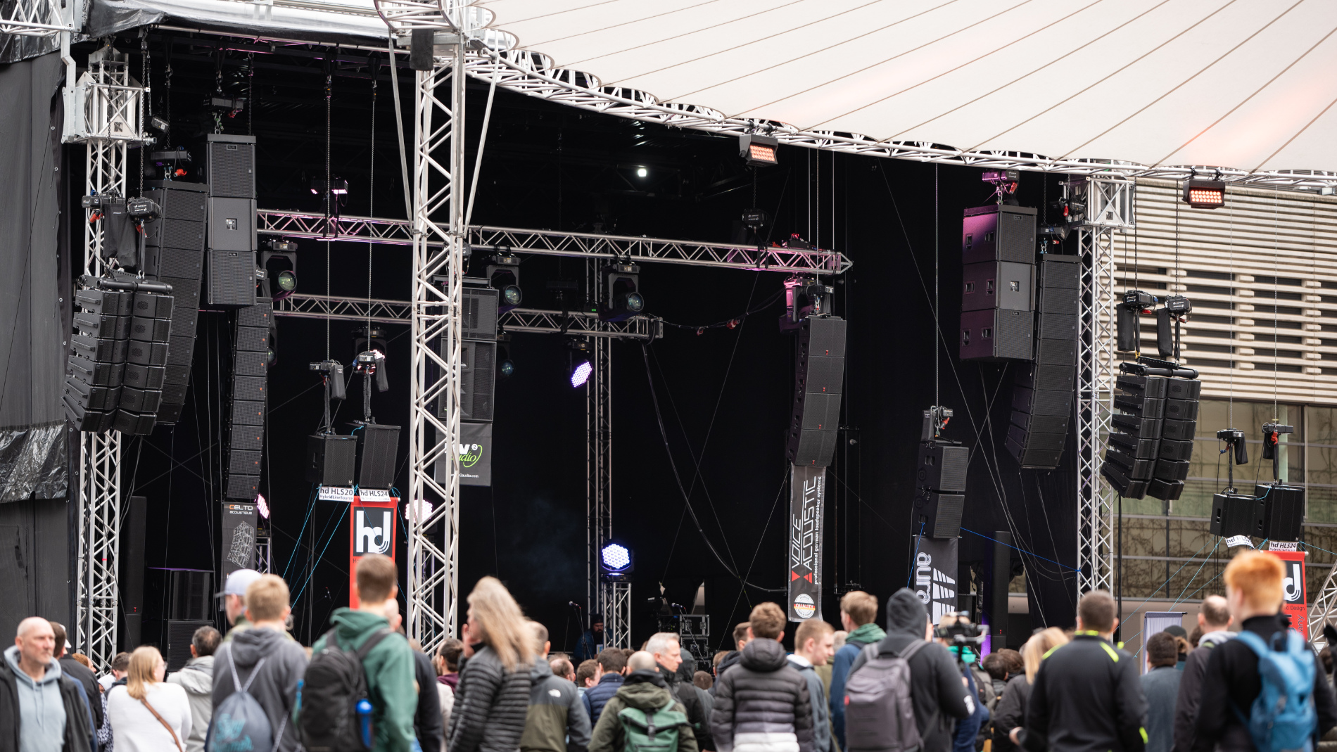 In the Live Sound Arena, sound reinforcement systems are demonstrated under realistic conditions. (Photo: Mathias Kutt)