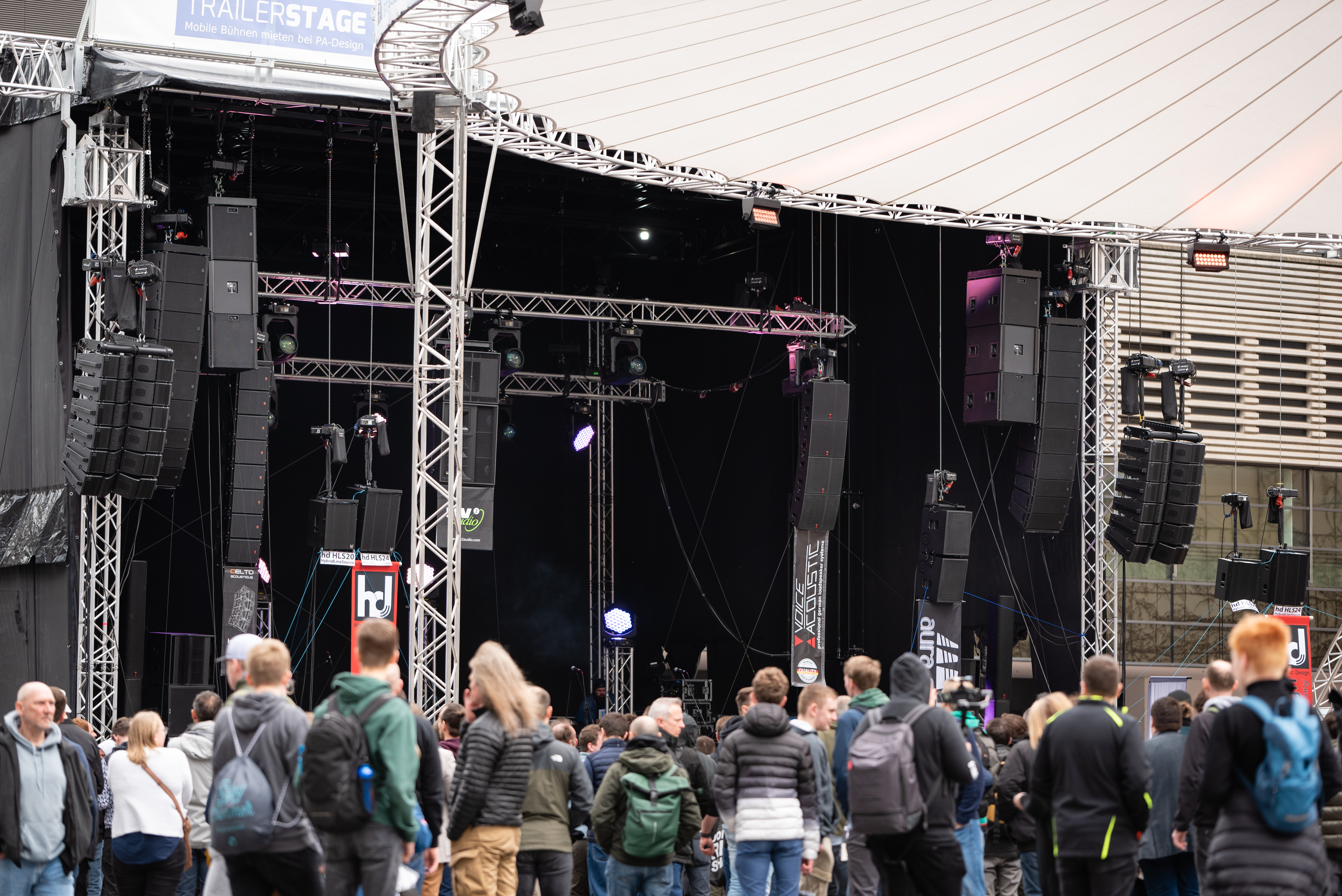 In the Live Sound Arena, sound reinforcement systems are demonstrated under realistic conditions.